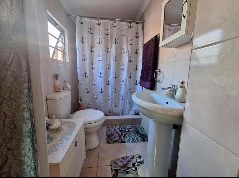 5 Bedroom Property for Sale in Fraaiuitsig Western Cape